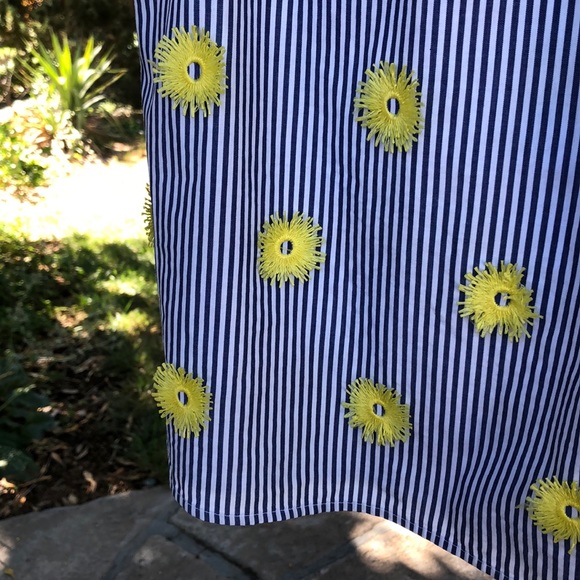 ๐บ Lou & Grey; Blue/White Striped Top w/Flowers S! - Picture 4 of 7